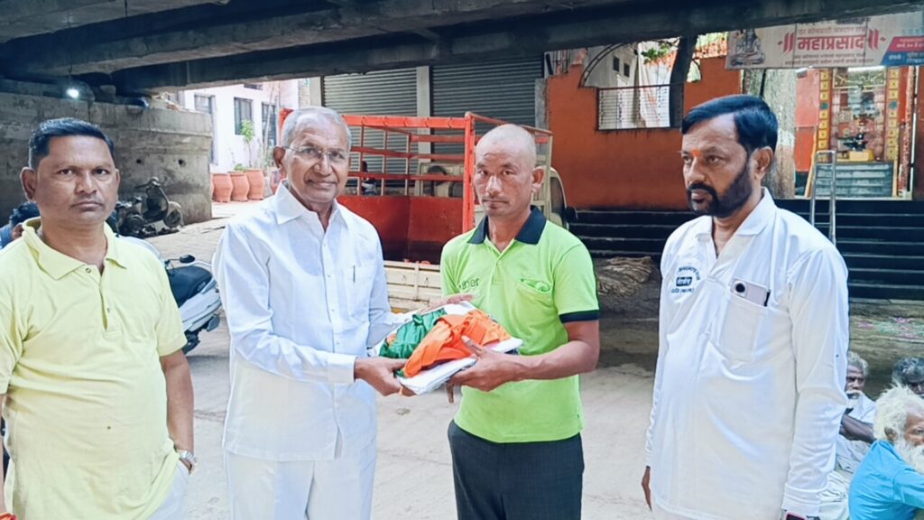 Picsart 24 10 08 10 38 31 125 Dr. Hansraj Vaidya : धर्मभूषण ॲड. दिलीप ठाकूर यांना पद्मश्री पुरस्कार देऊन गौरवण्यात यावे - डॉ. हंसराज वैद्य -NNL