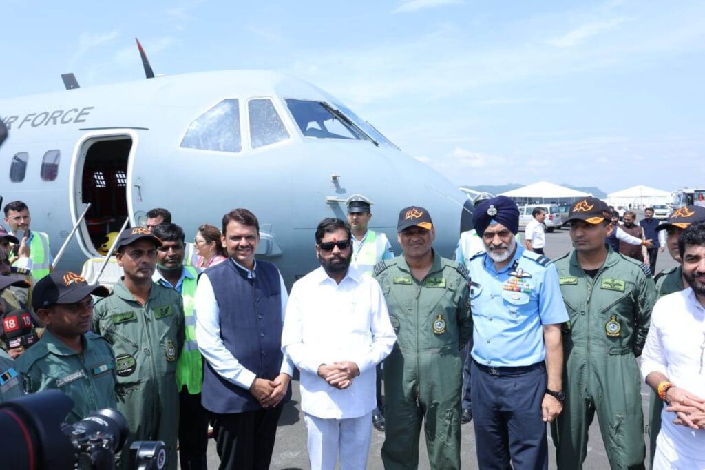 airoplain 3 Chief Minister Eknath Shinde : नवी मुंबई विमानतळ धावपट्टीची चाचणी यशस्वी महाराष्ट्राच्या प्रगतीची भरारी - मुख्यमंत्री एकनाथ शिंदे -NNL