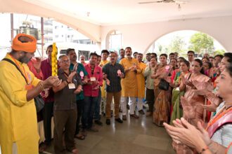photo Chaitanya Bapu Deshmukh : सेवा क्षेत्रात उद्योजकांना मोठ्या संधी- चैतन्य बापू देशमुख -NNL