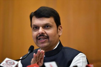Devendra Fadanvis 1 Chief Minister Devendra Fadnavis : फ्लॅगशीप योजनांसाठी स्वतंत्र वॉररूम - मुख्यमंत्री देवेंद्र फडणवीस यांची घोषणा -NNL