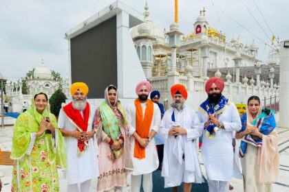 IMG 20241205 WA0032 Nanded Gurudwara ; सचखंड श्री नांदेड गुरुद्वारा येथे शामपुरा कुटुंबीयांचा सत्कार -NNL