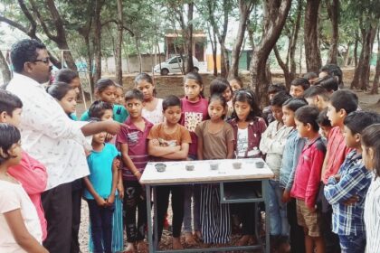 IMG 20241204 150424 Closer students' relationship with soil : जवळ्याच्या विद्यार्थ्यांचे जडले मातीशी नाते...! -NNL