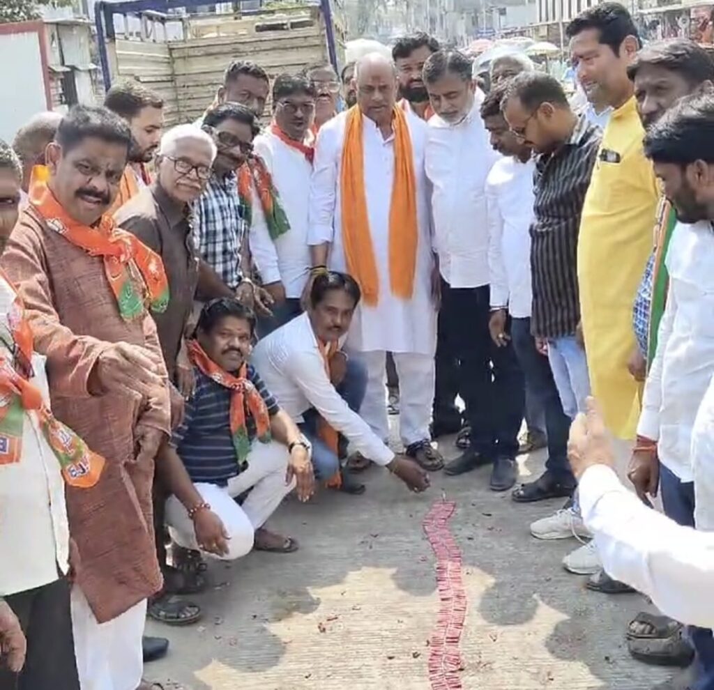 IMG 20250209 WA0008 CIDCO ; भाजपा सिडको मंडळाचा वतीने दिल्ली विधानसभेत भाजपने स्पष्ट बहुमत मिळाल्या बदल जल्लोष