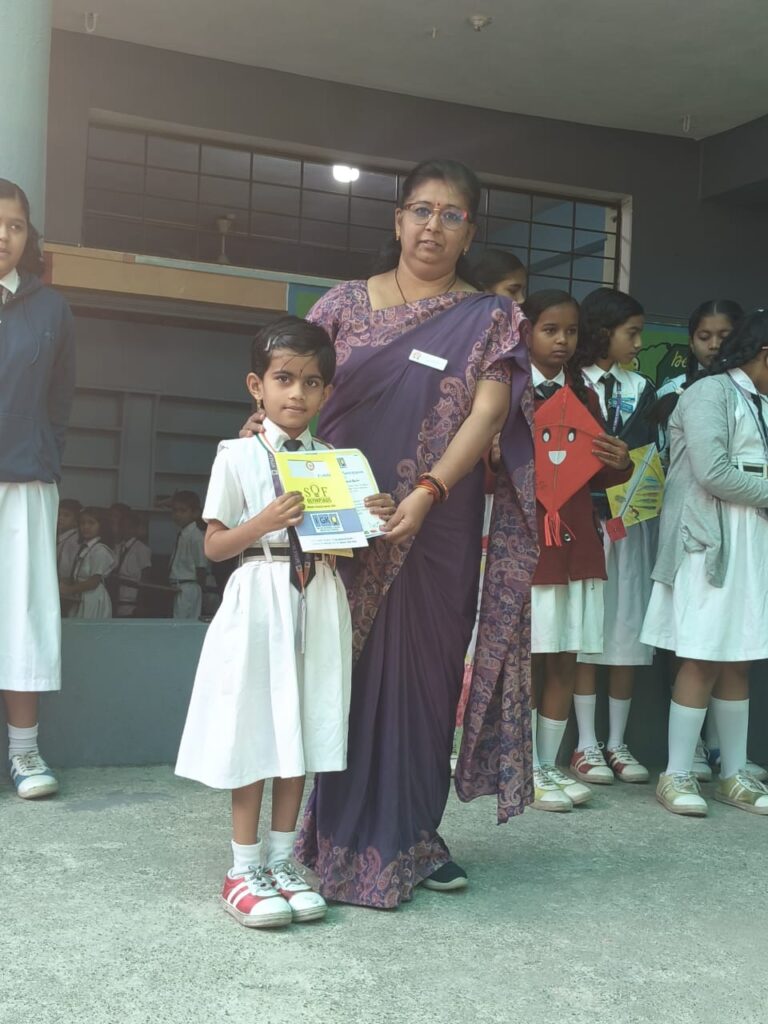 IMG 20250211 WA0020 Tejsi Bache awarded gold medal : पत्रकार बाचे यांच्या मुलींचे ऑलिंपियाड परिक्षेत तेजसी बाचेला गोल्डमेडल सन्मानित