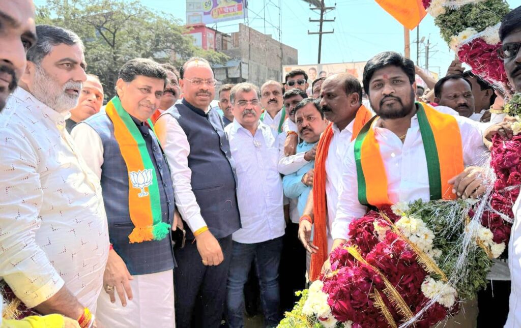 IMG 20250215 WA0000 Satish Baswade ; महसूल मंत्री चंद्रशेखर बावनकुळे व मान्यवरांच्ये युवा नेते सतिश बसवदे यांनी केले भव्य स्वागत