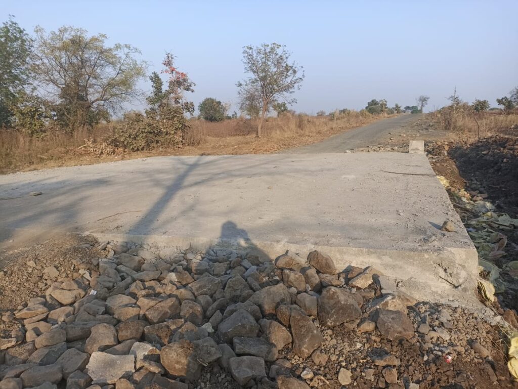 IMG 20250217 WA0006 Kalvat Phula ; मांडवी, गणेशपुर, कोठारी (सिं), जमुनानगर मार्गावरील कलवट फुलाचे काम निकृष्ट दर्जाचे