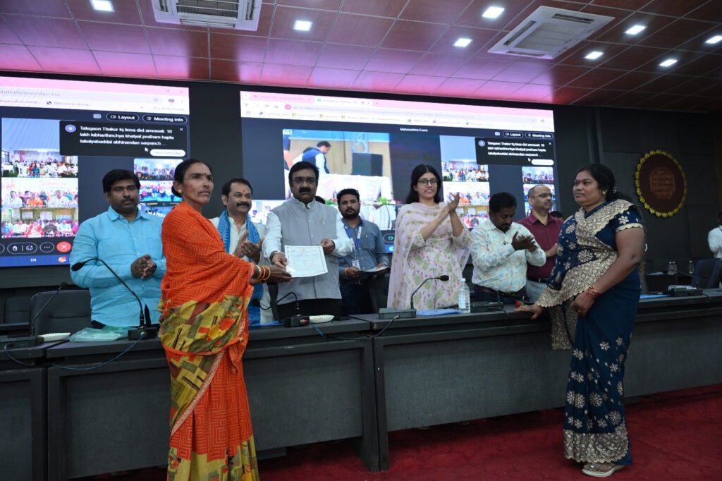 प्रधानमंत्री आवास योजना ग्रामीण टप्पा २ अंतर्गत 1 Distribution of installments to 1 lakh 20 thousand : प्रधानमंत्री आवास योजना ग्रामीण टप्पा २ अंतर्गत नांदेड जिल्ह्यातील १ लक्ष २० हजार लाभार्थीना पाहिला हप्ता वितरण