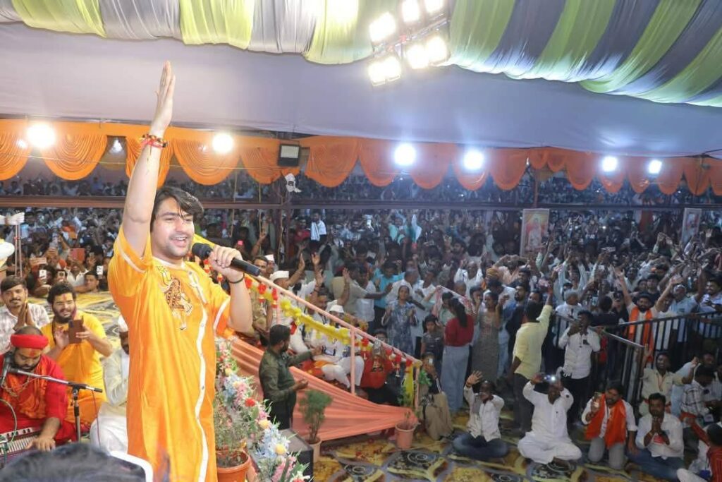 FB IMG 1741684532897 Baba Bageshwar Pandit Dhirendra Shastri : बाबा बागेश्वर पंडित धीरेंद्र शास्त्री यांनी पुन्हा एकदा हिंदू राष्ट्राच्या आवाहनाचा पुनरुच्चार श्रीक्षेत्र पिंपळगाव येथे केला