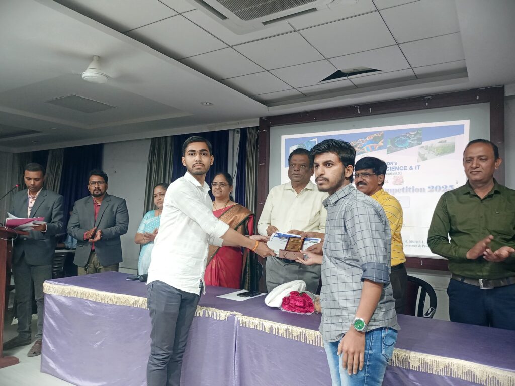 IMG 20250319 WA0023 MGM College : एम.जी.एम.काॅलेजच्या 'नॅशनल लेव्हल प्रोजेक्ट काॅम्पीटिशन' मध्ये सचिन गायकवाड व श्रीराम भांजे यांना पुरस्कार