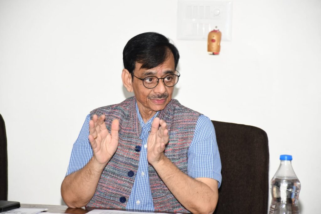 WhatsApp Image 2025 03 18 at 7.04.10 PM Commissioner Dilip Shinde : लोकसेवा हक्क कायद्याची प्रभावी अंमलबजावणी करा - आयुक्त दिलीप शिंदे