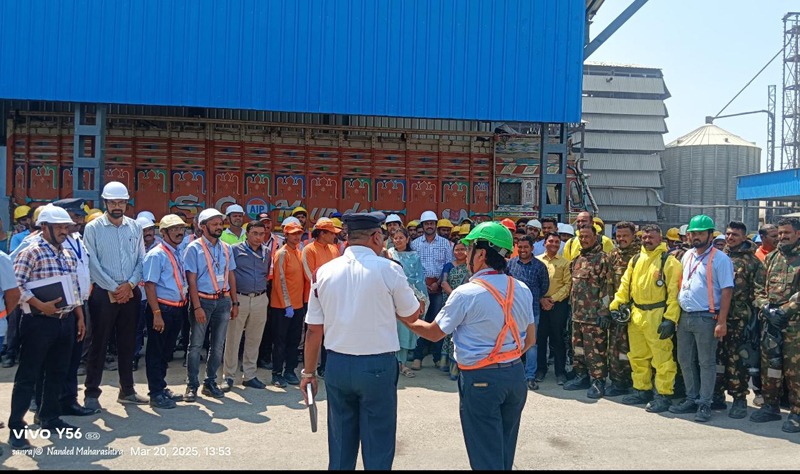 WhatsApp Image 2025 03 21 at 7.46.59 PM Colorful disaster drill : धर्माबाद येथील एका रसायन कंपनीत केमीकल ल‍िकेज....! आपत्तीबाबत रंगीत तालीम