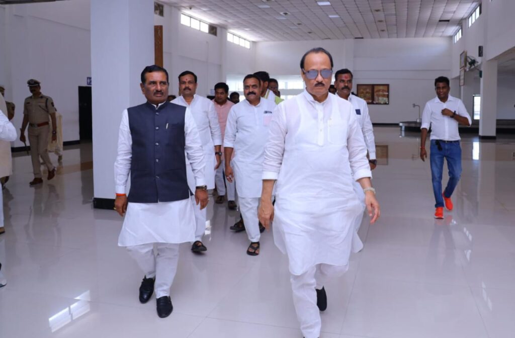 WhatsApp Image 2025 03 23 at 11.00.11 AM 4 Deputy Chief Minister Ajit Pawar : उपमुख्यमंत्री अजित पवार यांचे नांदेड विमानतळावर स्वागत