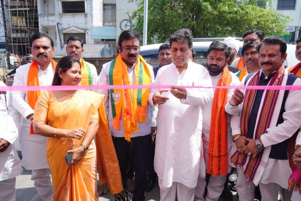 Blood donation camp : श्रीराम नवमीनिमित्ताने रक्तदान शिबीर संपन्न - अशोक चव्हाण यांच्या हस्ते उद्घाटन 2 IMG 20250407 WA0028 Blood donation camp : श्रीराम नवमीनिमित्ताने रक्तदान शिबीर संपन्न - अशोक चव्हाण यांच्या हस्ते उद्घाटन