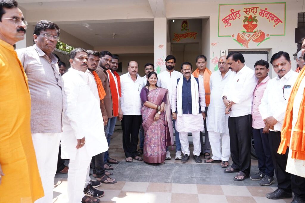 Hanuman Janmotsav ; हनुमान जन्मोत्सवा निमित्ताने रक्त तपासणी शिबीर व महाप्रसाद पंगत संपन्न..!