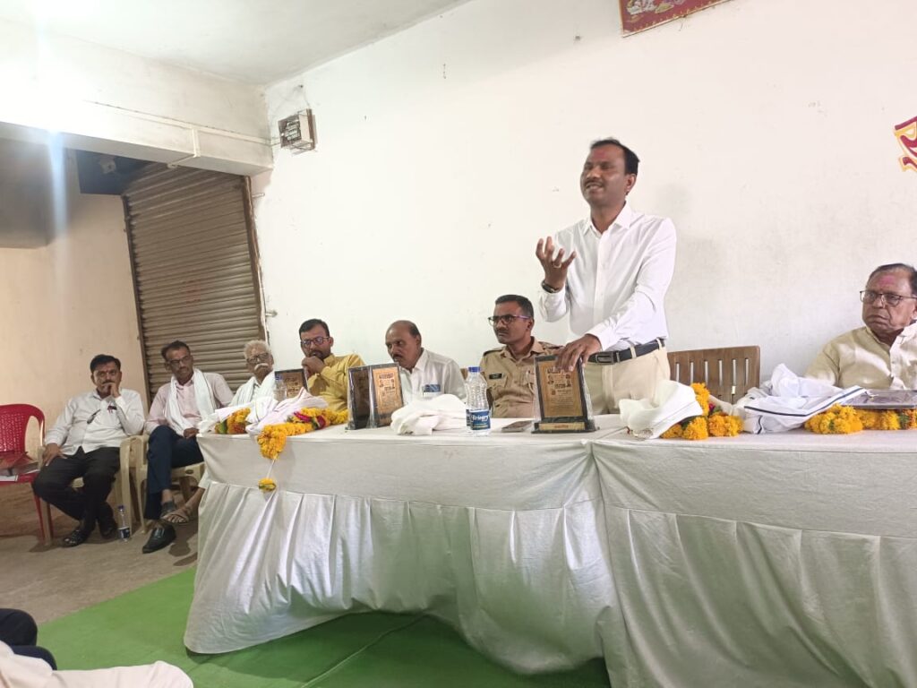 IMG 20250417 WA0005 Jigyasa Abhyasika ; डॉ बाबासाहेब आंबेडकर जयंती निमित्त जिज्ञासा अभ्यासिकेत तहसीलदार परळीकर याचा हस्ते भूमीपुत्रांचा गौरव