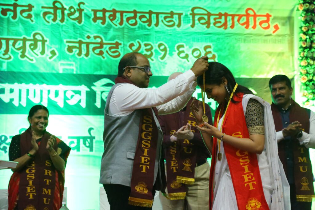 IMG 20250423 WA0003 Graduation ceremony ; श्री गुरू गोबिंद सिंघजी अभियांत्रिकी व तंत्रशास्त्र संस्थेत पदवी वितरण समारंभ उत्साहात संपन्न