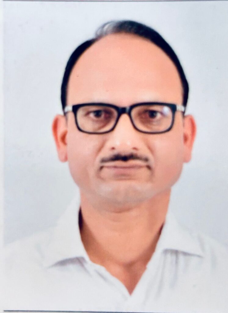 WhatsApp Image 2025 04 04 at 7.22.47 PM DRM. Pradeep kamale ; श्री प्रदीप कामळे यांनी नांदेड रेल्वे विभागीय व्यवस्थापक पदाचा पदभार स्वीकारला