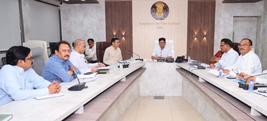 IMG 20250511 WA0016 Action against electricity ; माकपच्या आंदोलनाच्या दबावानंतर वीज वितरण कंपनीवर कारवाई