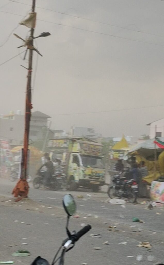 IMG 20250505 191429 A Strom Caused ; नांदेड जिल्ह्यासह हिमायतनगर शहर तालुक्यात वादळी वाऱ्याने मारला तुफान फेरफटका