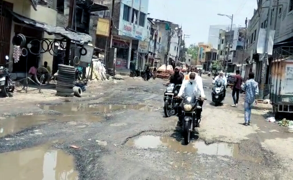 OLD GUNJ Road In The Old Nanded City ; नांदेडच्या जुन्या शहरातील रस्त्यांची दयनीय अवस्था, नागरिकांचे रोजचे हाल