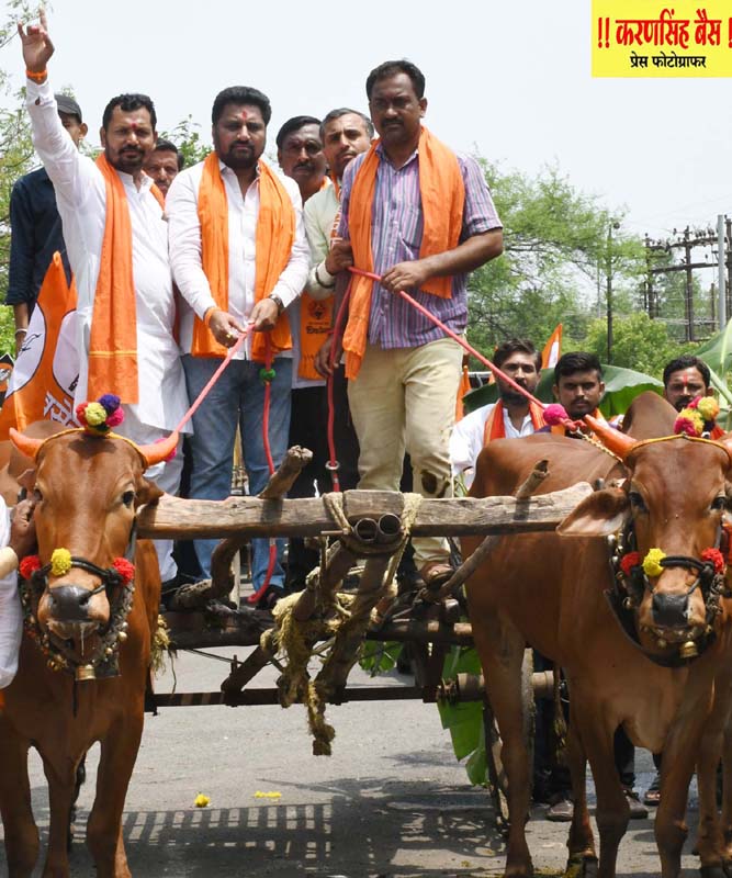 What happened to your argument? : क्या हुआ तेरा वादा ? महायुती सरकारला जाब विचारण्यासाठी शिवसेनेचा जिल्ह्यात ट्रॅक्टर मोर्चा धडकला