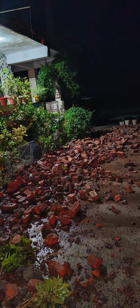 IMG 20250609 WA0048 Heavy rain ; हिमायतनगरसह परिसरात चक्रीवादळ सदृश्य वातावरण विजांच्या कडकडाटासह तासाभर जोरदार पाऊस