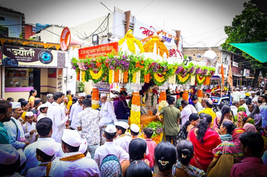IMG 20250619 WA0039 Pandharpur Dindi Kandhar : "ग्यानबा तुकाराम" चा जयघोष करीत कंधार - पंढरपूर पायी दिंडीचे प्रस्थान