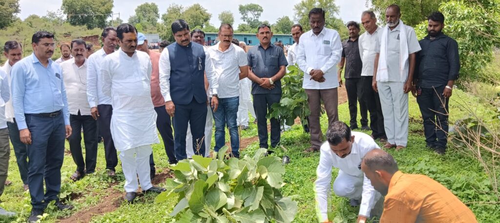 IMG 20250621 WA0005 International yoga day ; आंतरराष्ट्रीय योग दिनानिमित्त दीड लाख वृक्षबीजांची जैविक पद्धतीने लागवड