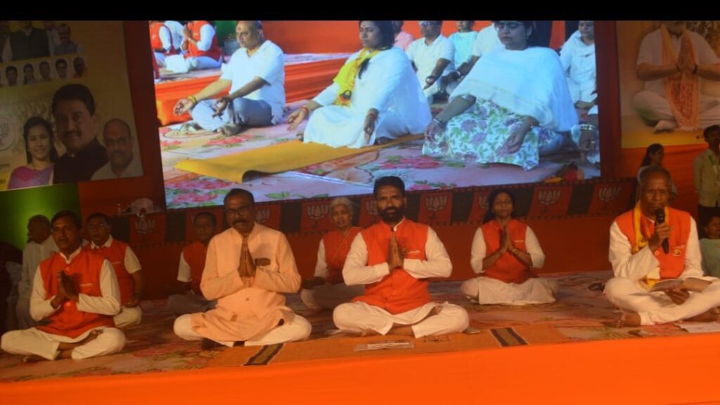 IMG 20250622 WA0036 Patanjali Yoga celebrates : राज्य प्रभाऱ्यांच्या उपस्थितीत नांदेड नगरीत पतंजली योग तर्फे जागतिक योग दिवस संपन्न