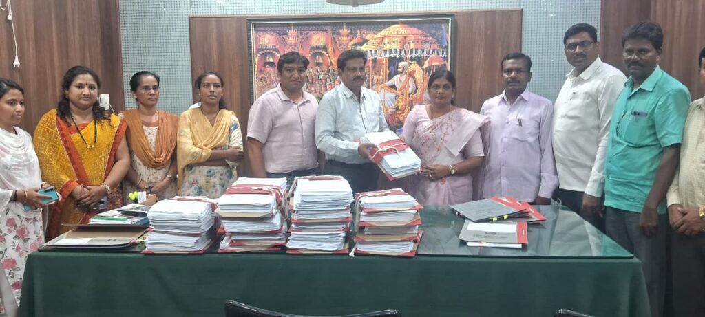 IMG 20250625 WA0064 Efficiency of Finance Department : वित्त विभागाची कार्यक्षमता; शिक्षकांच्या जीपीएफ विवरणपत्रांचे वेळेपूर्वी वितरण