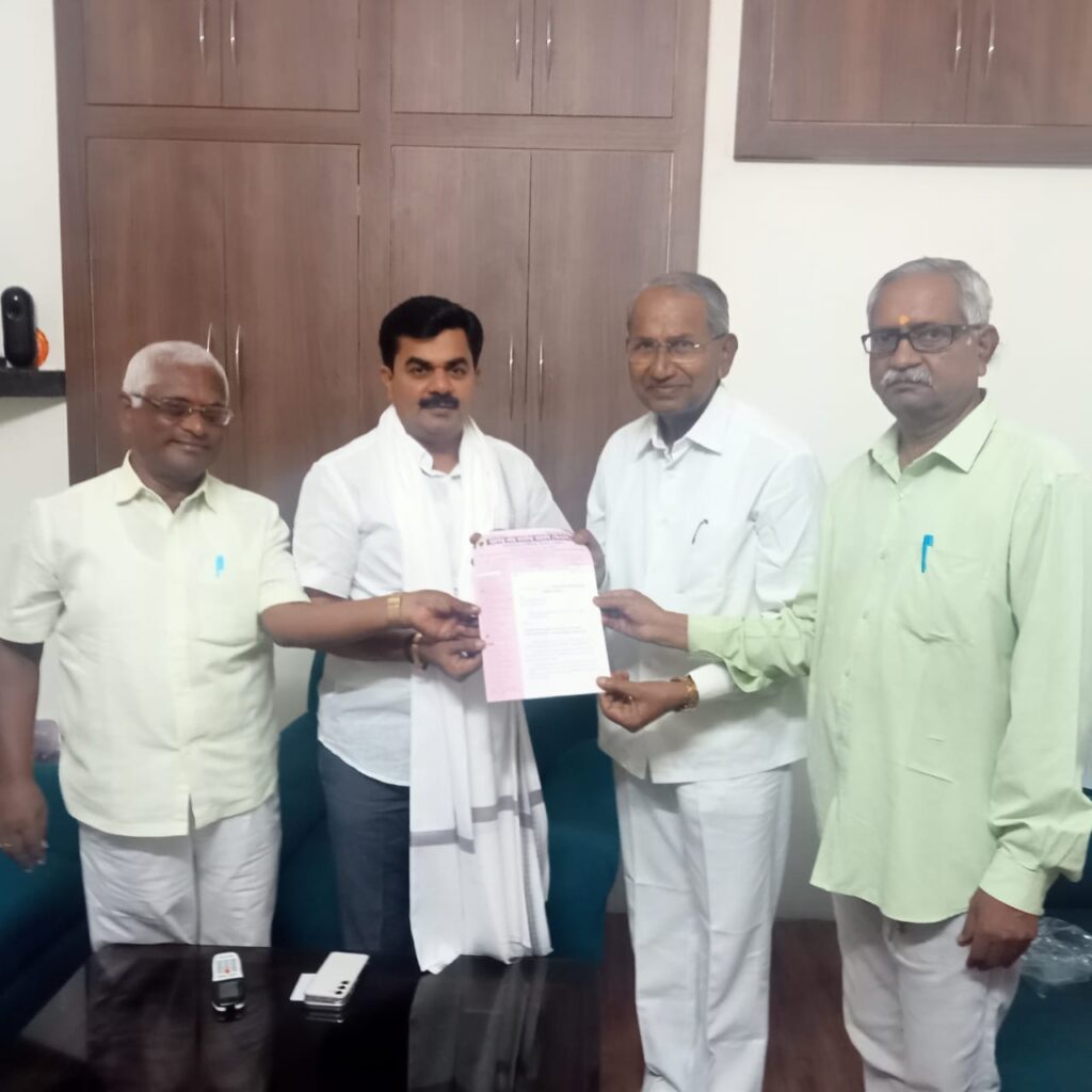 WhatsApp Image 2025 06 25 at 7.52.12 PM 1 senior citizens : येत्या पावसाळी अधिवेशनात ज्येष्ठ नागरिकांच्या न्याय मागण्यासाठी खासदार आमदार घेणार पुढाकार - डाॅ.हंसराज वैद्य