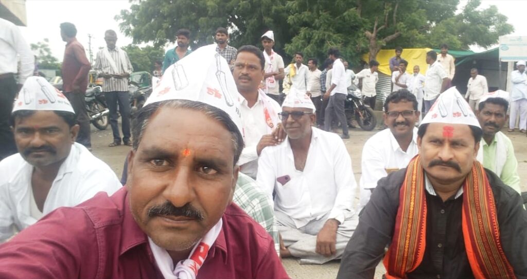 1008846925 Prahar activists : हिमायतनगर तालुक्यातील प्रहार कार्यकर्ते उतरले बच्चू कडूच्या समर्थनात मैदानात