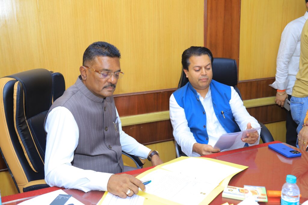 224ec8a5 92ec 4140 9cc3 0b0e7b1ef51f Latur Bus stand : लातूरच्या बसस्थानक व डेपो स्थलांतरणाचा प्रश्न तात्काळ मार्गी लावावा