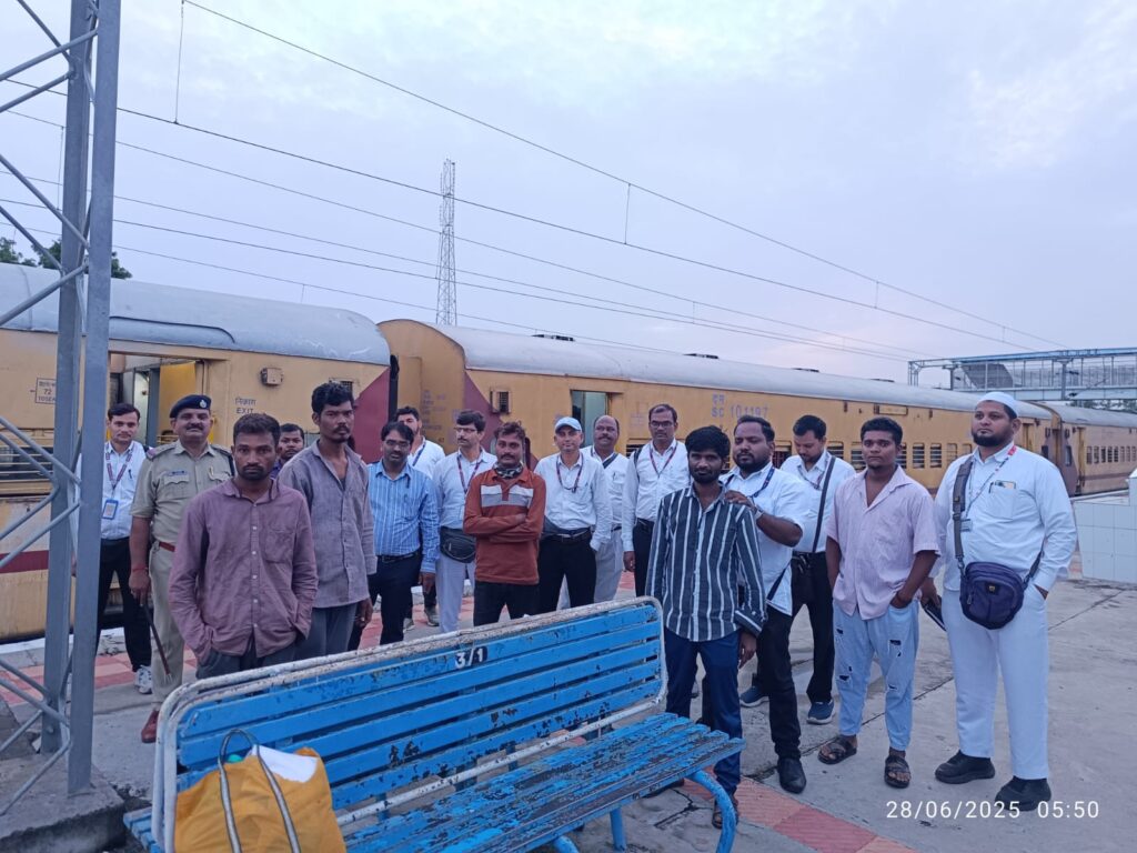 Train ticket checking : मोठ्या प्रमाणात तिकीट तपासणी, विविध रेल्वे गाड्यांत बस छापे करण्यात आले