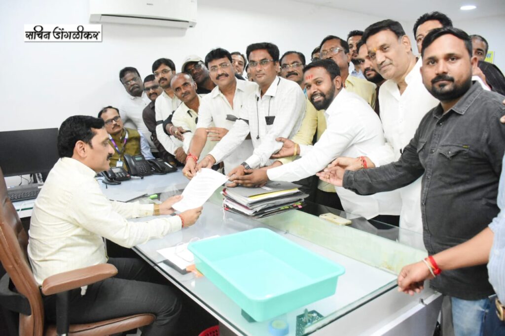 IMG 20250708 WA0039 Solar Sellers : प्रस्तावित विज दरवाढ थांबवा मागणीसाठी सोलार विक्रेता असोशिएन धडकली जिल्हाधिकारी कार्यालयावर