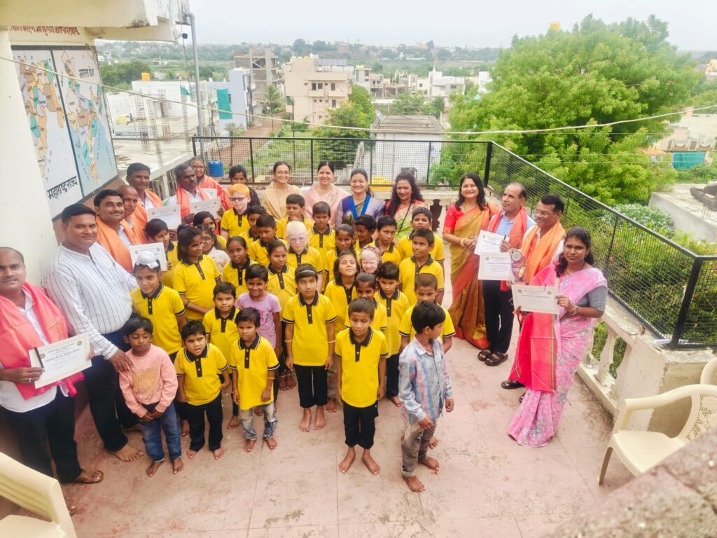 Guru Purnima ; गुरुपौर्णिमे निमित्त निवासी अंध विद्यालय वसरणी मुख्याध्यापक शिक्षक यांचा सत्कार