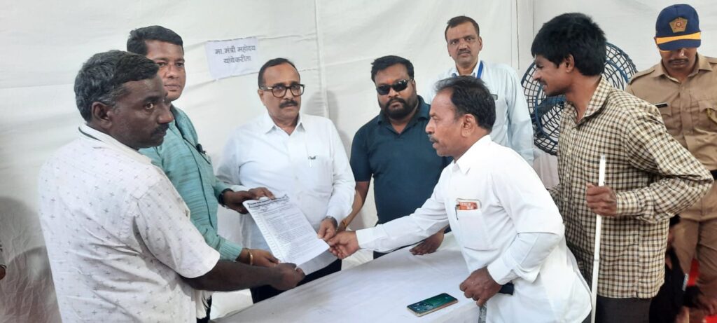 IMG 20250711 WA0016 Meeting of the minister : मुंबई पोलीस आणि आयुक्तांच्या सहकार्याने घडली दिव्यांग मंत्र्यांची भेट