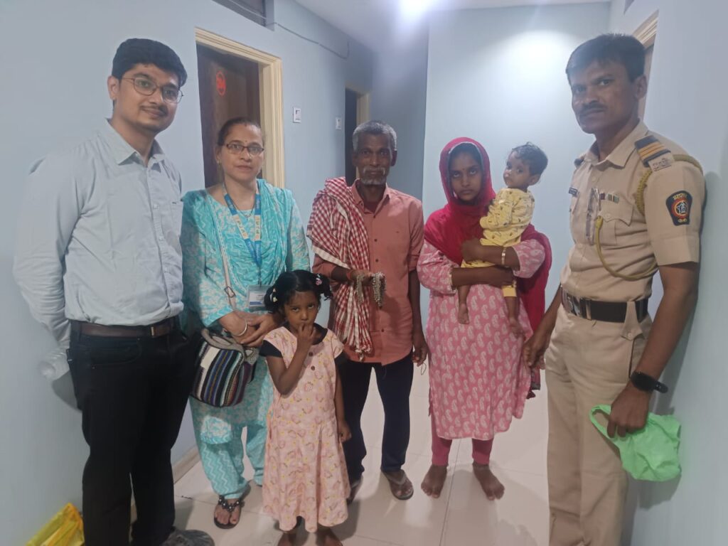 Police and NGO : पोलीस व एन.जी.ओ. यांनी मनोरुग्ण महीलेची तिचे पति व लेकरांची भेट घडवुन आणली