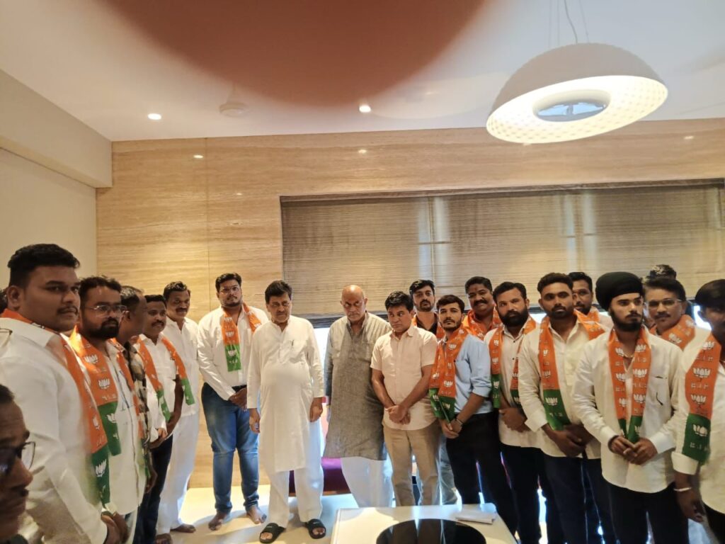 IMG 20250712 WA0077 Ashokrao Chavan welcomes : काँग्रेस - शिवसेना कार्यकर्ते व डॉक्टरांचा भाजपात प्रवेश - खा. अशोकराव चव्हाण यांनी केले स्वागत