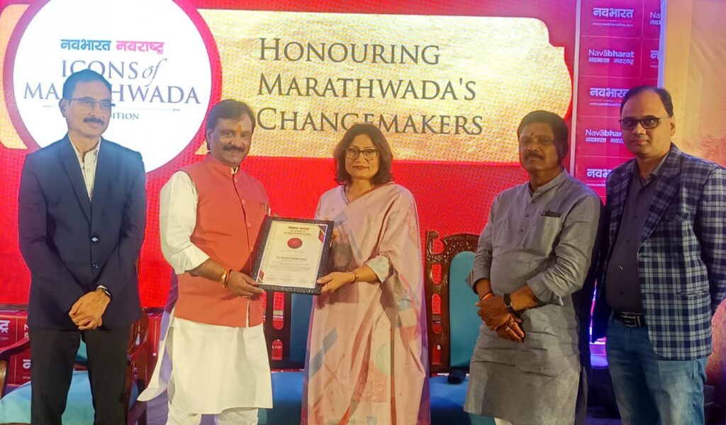 IMG 20250720 WA0269 Tehsildar Surekha Nande : हदगाव तालुक्याच्या तहसीलदार सुरेखा नांदे ‘मराठवाडा आयकॉन ’ पुरस्कार