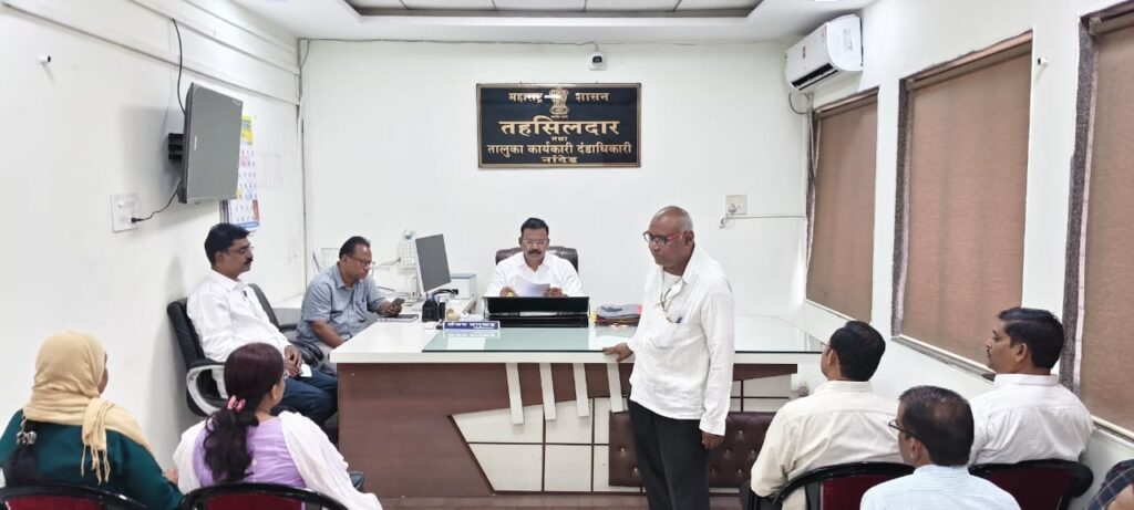 IMG 20250721 WA0000 Nanded ; नांदेड तहसील येथे आयोजित लोकशाही दिनात नावामनापाशी निगडित तक्रारी चे निवारण