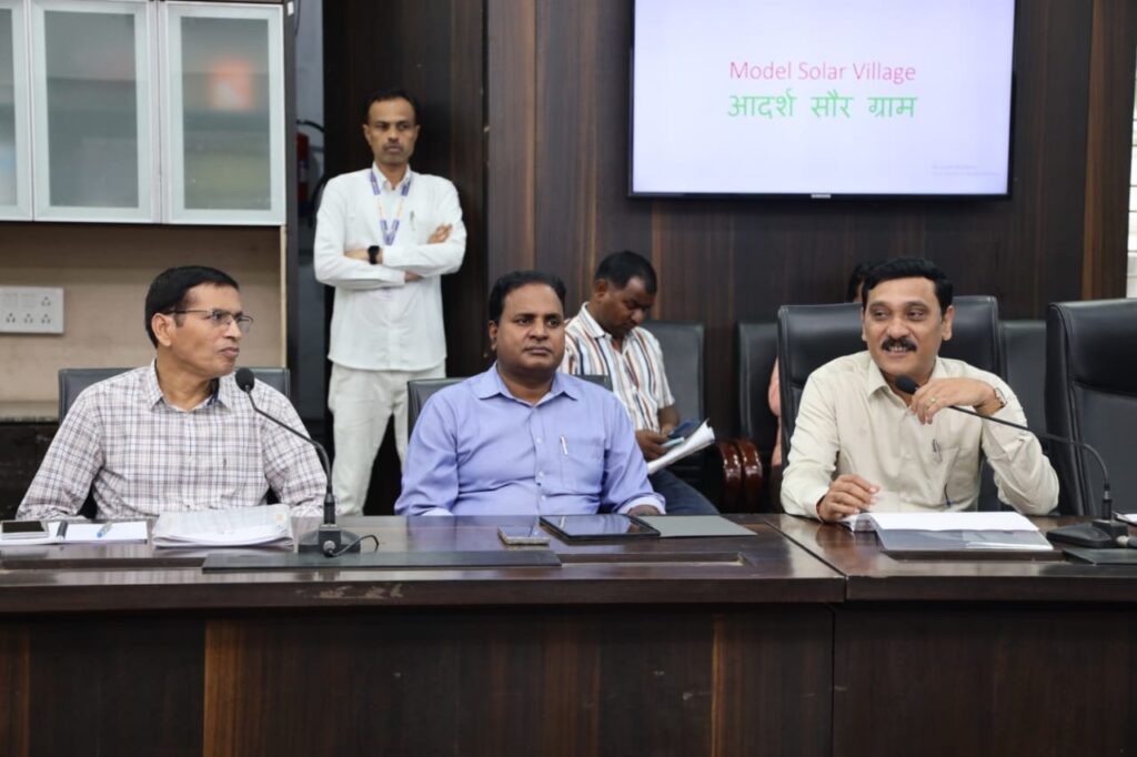 IMG 20250725 WA0004 Kiran Ambekar ; पीक कापणी प्रयोगात अचूकता राखणे आवश्‍यक- किरण अंबेकर