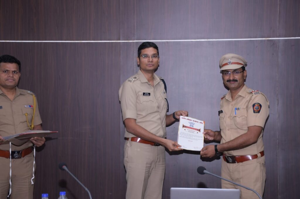 IMG 20250727 WA0077 Sanjay Neelpatrewar : संजय नीलपत्रेवार यांच्या कौतुकास्पद कामगिरीबद्दल पोलिस अधीक्षक यांच्या हस्ते सन्मान
