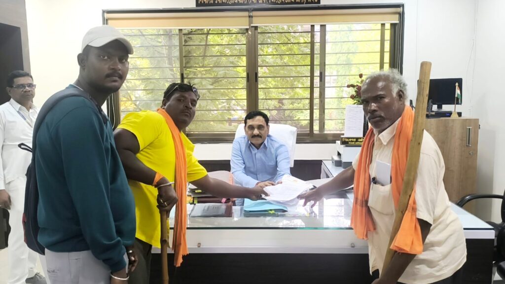 IMG 20250729 WA0000 Devidas Baddewad ; मुखेड तहसील मधील संजय गांधी निराधार योजनेचे गिरी यांची चौकशी करून त्वरित निलंबित करा - देविदास बद्देवाड