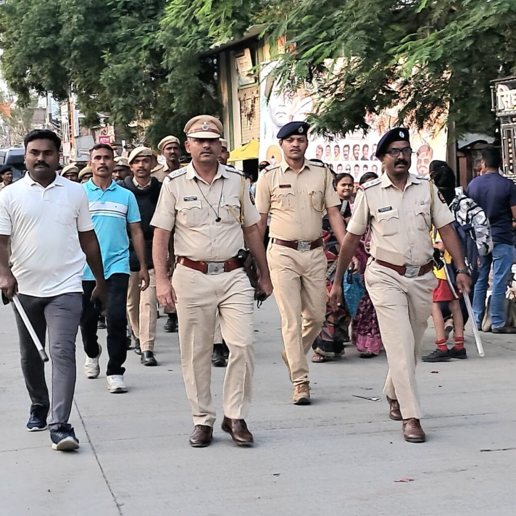 IMG 20250731 WA0007 CIDCO ; ग्रामीण पोलीस स्टेशनच्या वतीने सिडकोत पोलीसांचे पथसंचलन