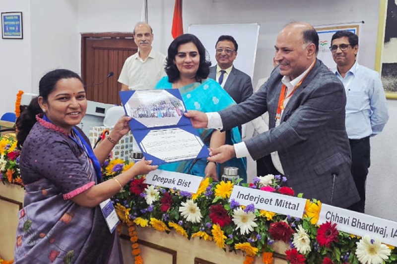 Dr. Sharda Chondekar : डॉ. शारदा चोंडेकर तहसिलदार किनवट यांचा केंद्र शासनाच्या कार्मिक व प्रशिक्षण विभागाद्वारे सत्कार