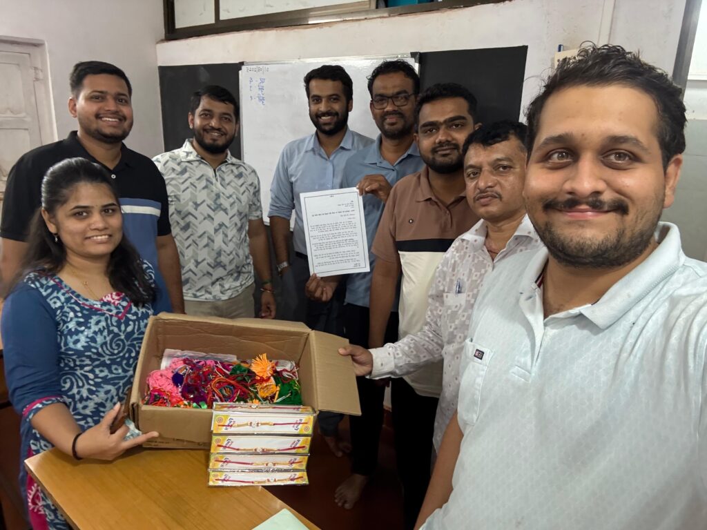 IMG 20250803 WA0019 Rakhi send Soldiers : दापोलीतून "एक राखी जवानांसाठी" अभियानाअंतर्गत सीमेवर राख्या रवाना!