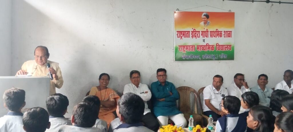 Rashtra Mata Vidyalaya ; विद्यार्थ्यांनी विज्ञाननिष्ठ व्हावे : प्रा. रविचंद्र हडसनकर राष्ट्रमाता विद्यालयात बहरला संवाद कोवळ्या मनांशी