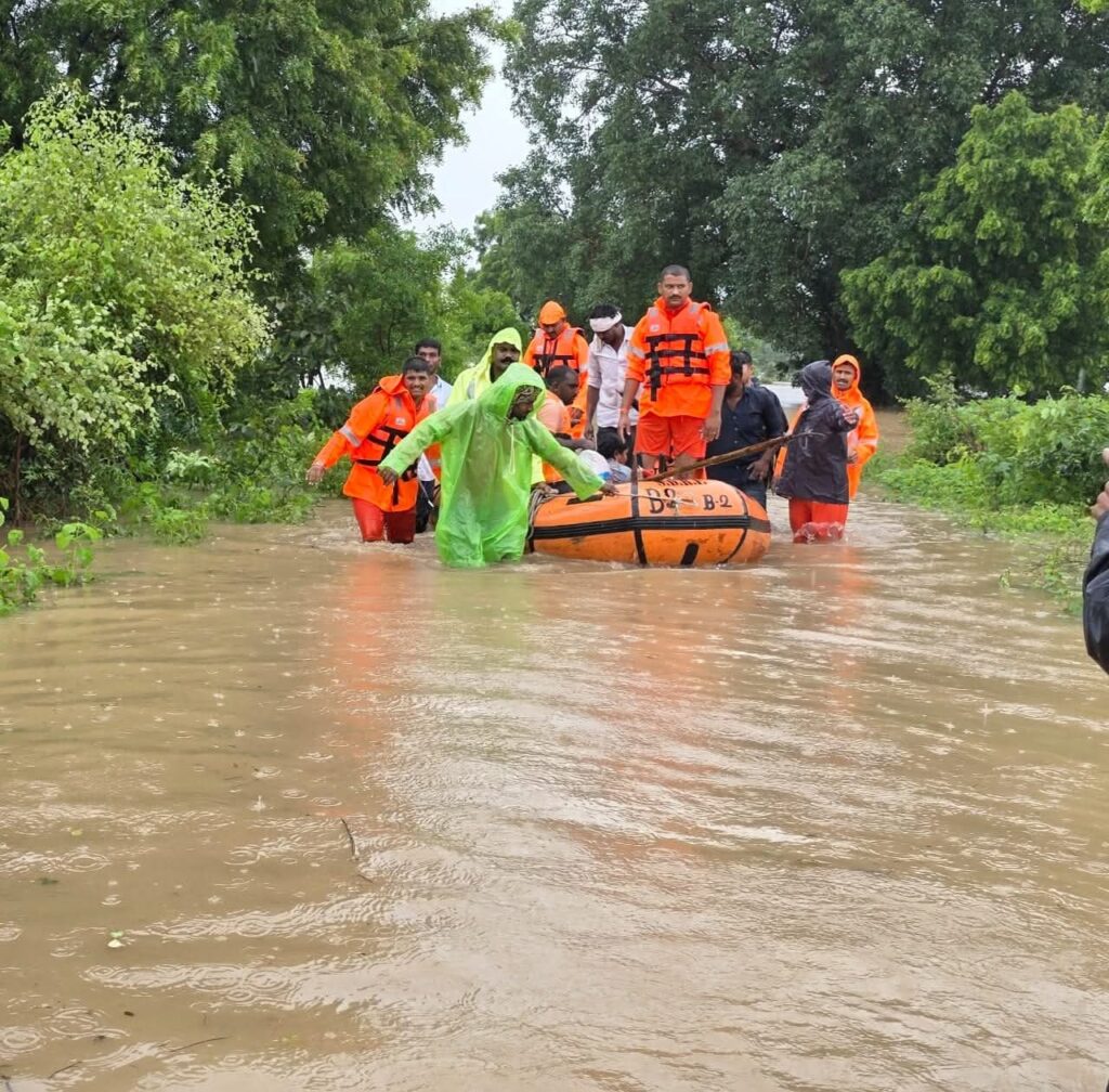 IMG 20250818 WA0015 District Collector Rahul Kardile : नदीकाठच्या गावांना सतर्कतेचा इशारा - जिल्हाधिकारी राहुल कर्डिले