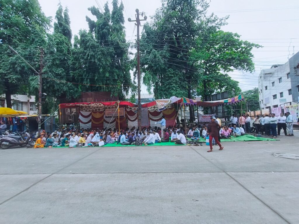 National Health Mission ; राष्ट्रीय आरोग्य अभियानातील कंत्राटी कर्मचाऱ्यांच्या संपामुळे आरोग्य यंत्रणा कोलमडली